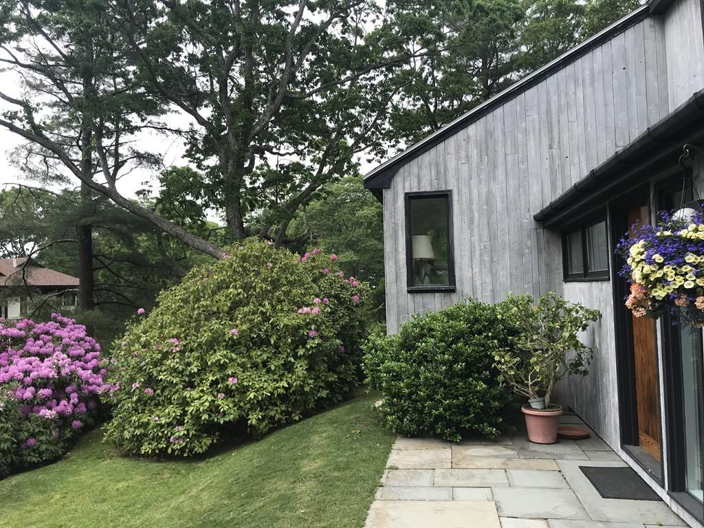 14 Coolidge Point Manchester, MA 01944 - Photo 3 of 26