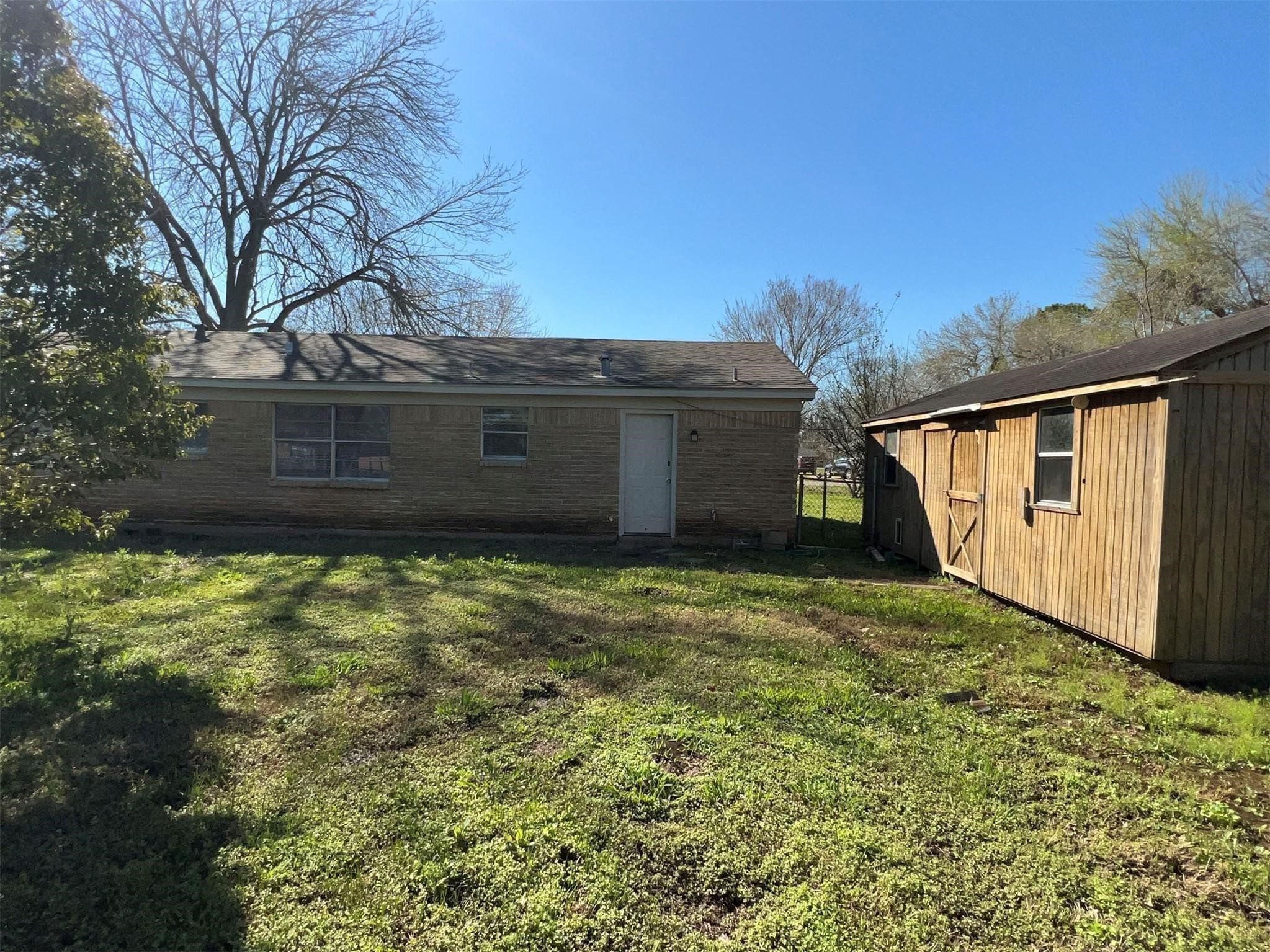 224 Stuart Street Clute, TX 77531 - Photo 4 of 22