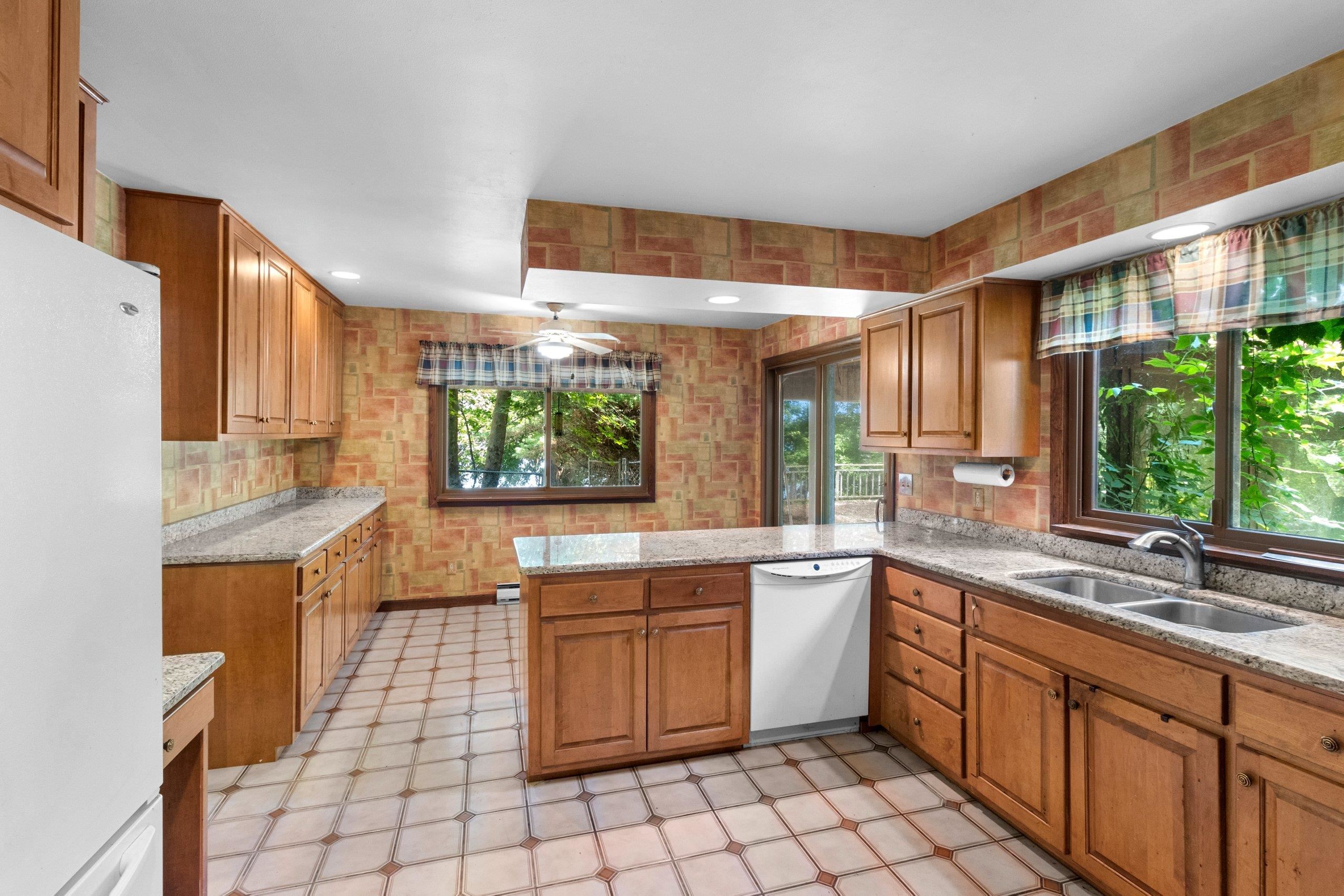 200 Lake Road Menasha, WI 54952 - Photo 20 of 87
