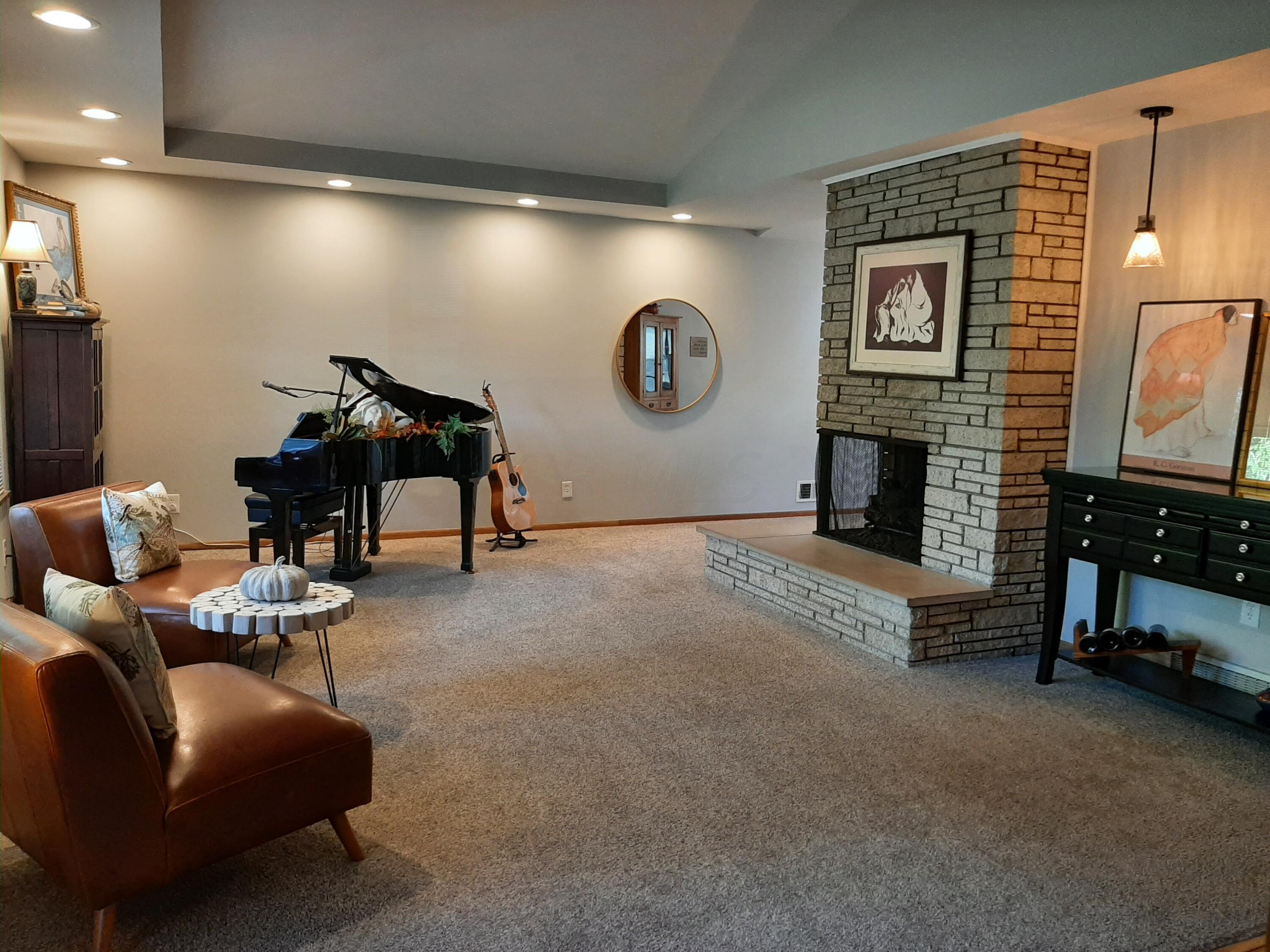 2069 Chardon Road Columbus, OH 43220 - Photo 3 of 25 20221010_165639