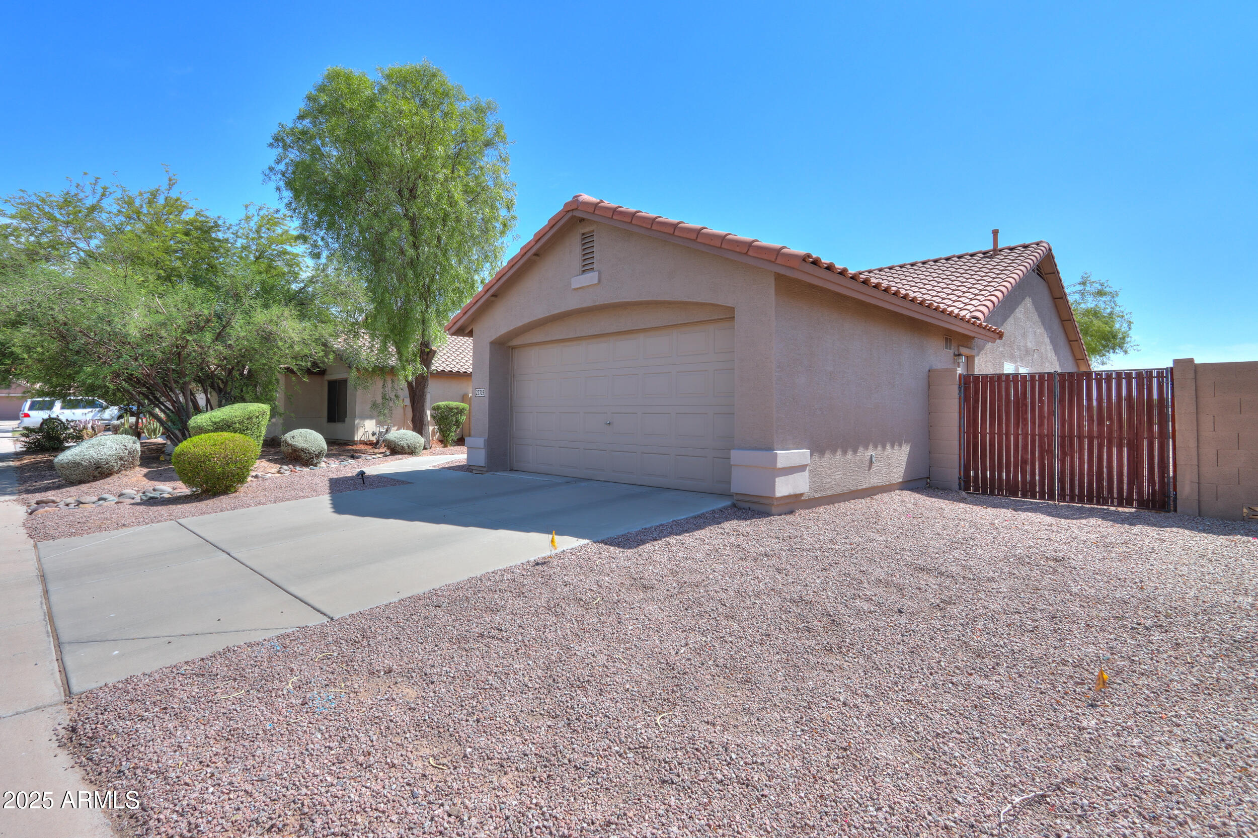 22703 North Aaron Road Maricopa, AZ 85138 - Photo 2 of 34 03