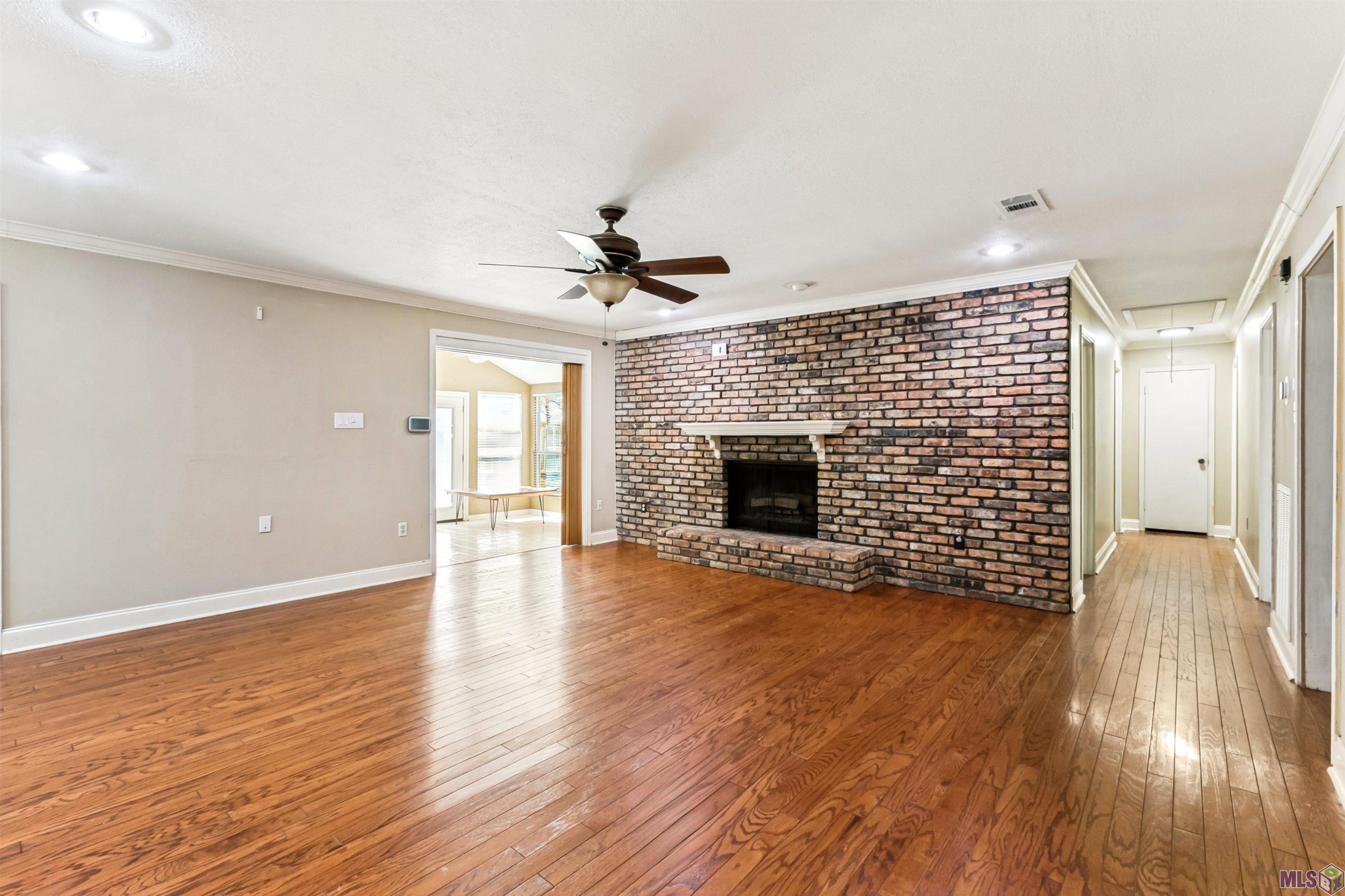 16620 Appomattox Avenue Baton Rouge, LA 70817 - Photo 9 of 23 LIVING ROOM