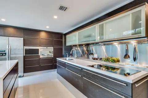 $5,490 | 6000 Collins Avenue, Unit 346, Miami Beach, FL 33140