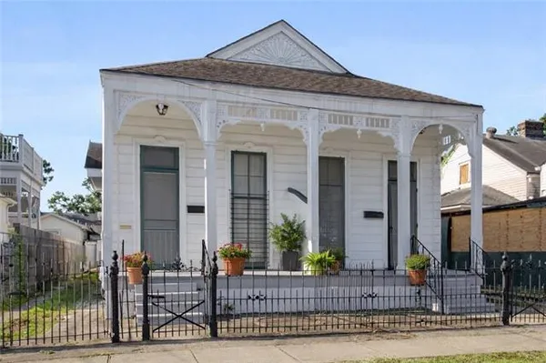 $2,400 | 3616 Baronne Street, New Orleans, LA 70115
