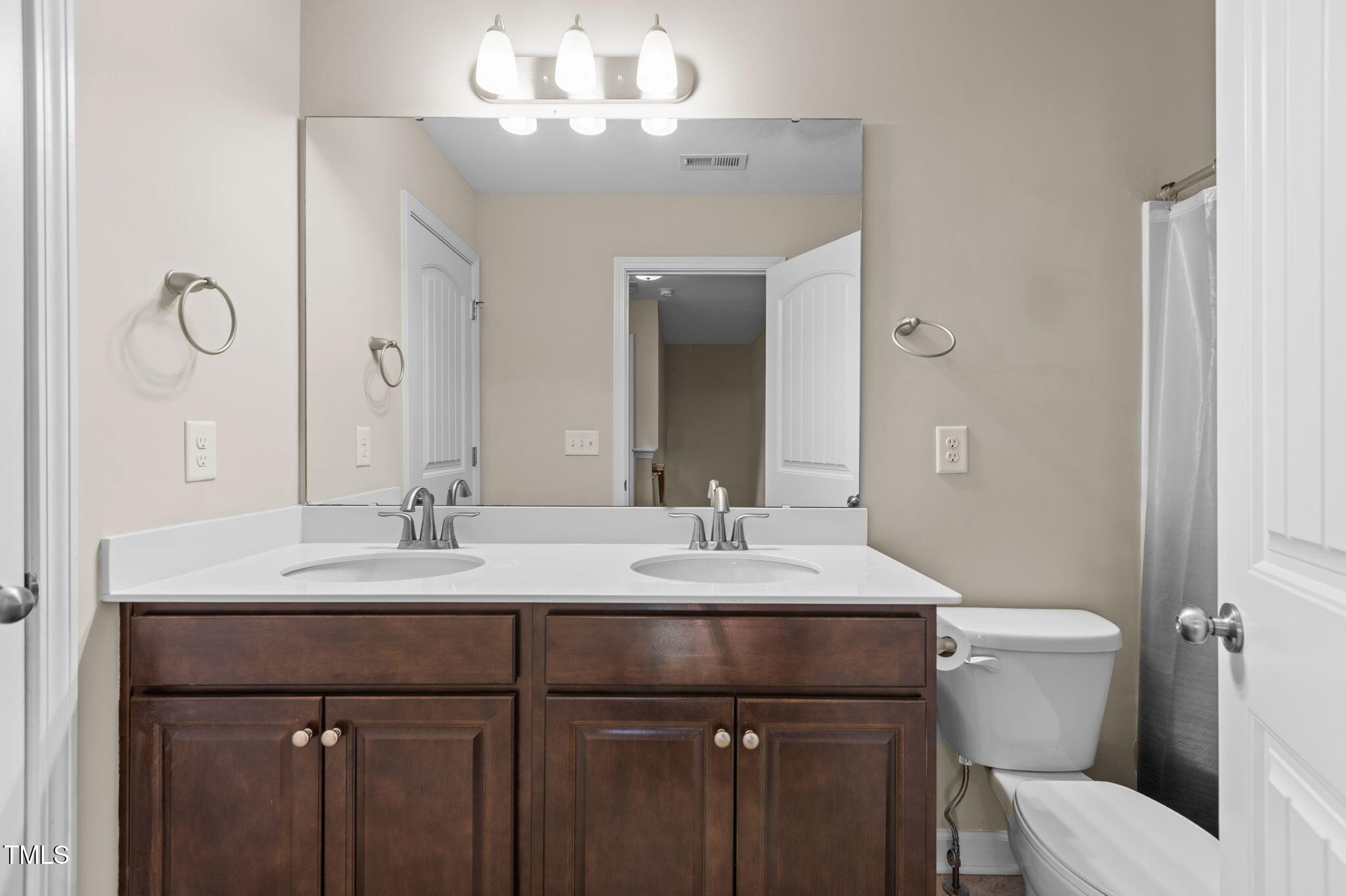 3412 South Beaver Lane Raleigh, NC 27604 - Photo 20 of 30 a bathroom with a sink and a mirror