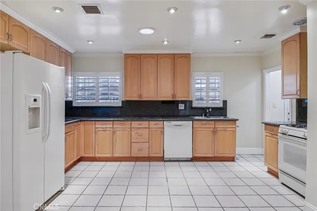 $777,777 | 6542 Zelzah Avenue, Reseda, CA 91335