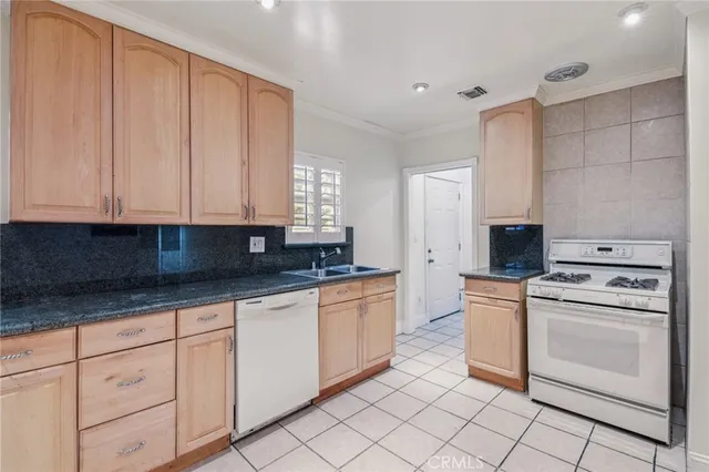 $777,777 | 6542 Zelzah Avenue, Reseda, CA 91335