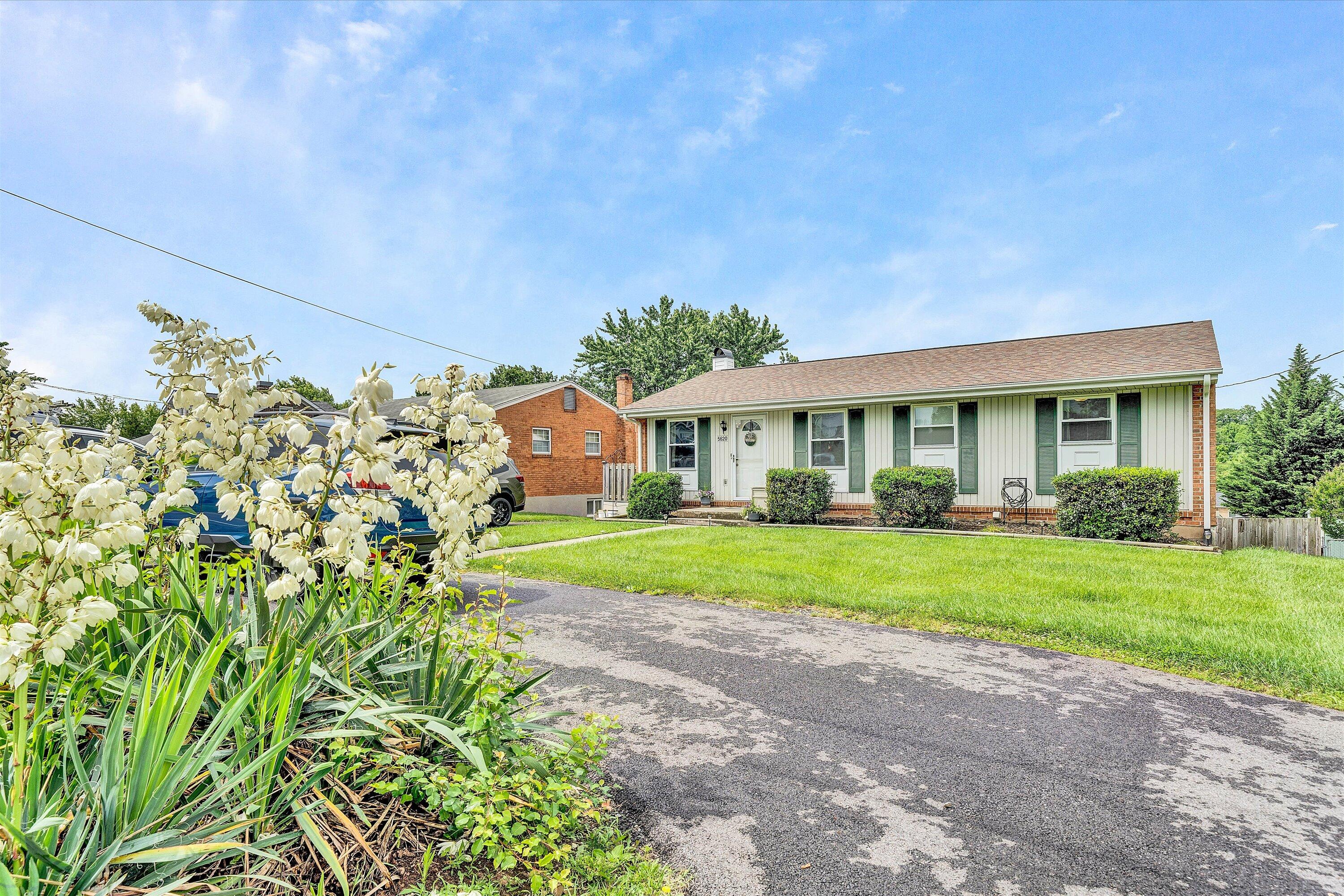 5620 Cove Road Roanoke, VA 24019 - Photo 2 of 23 02-DSC00067