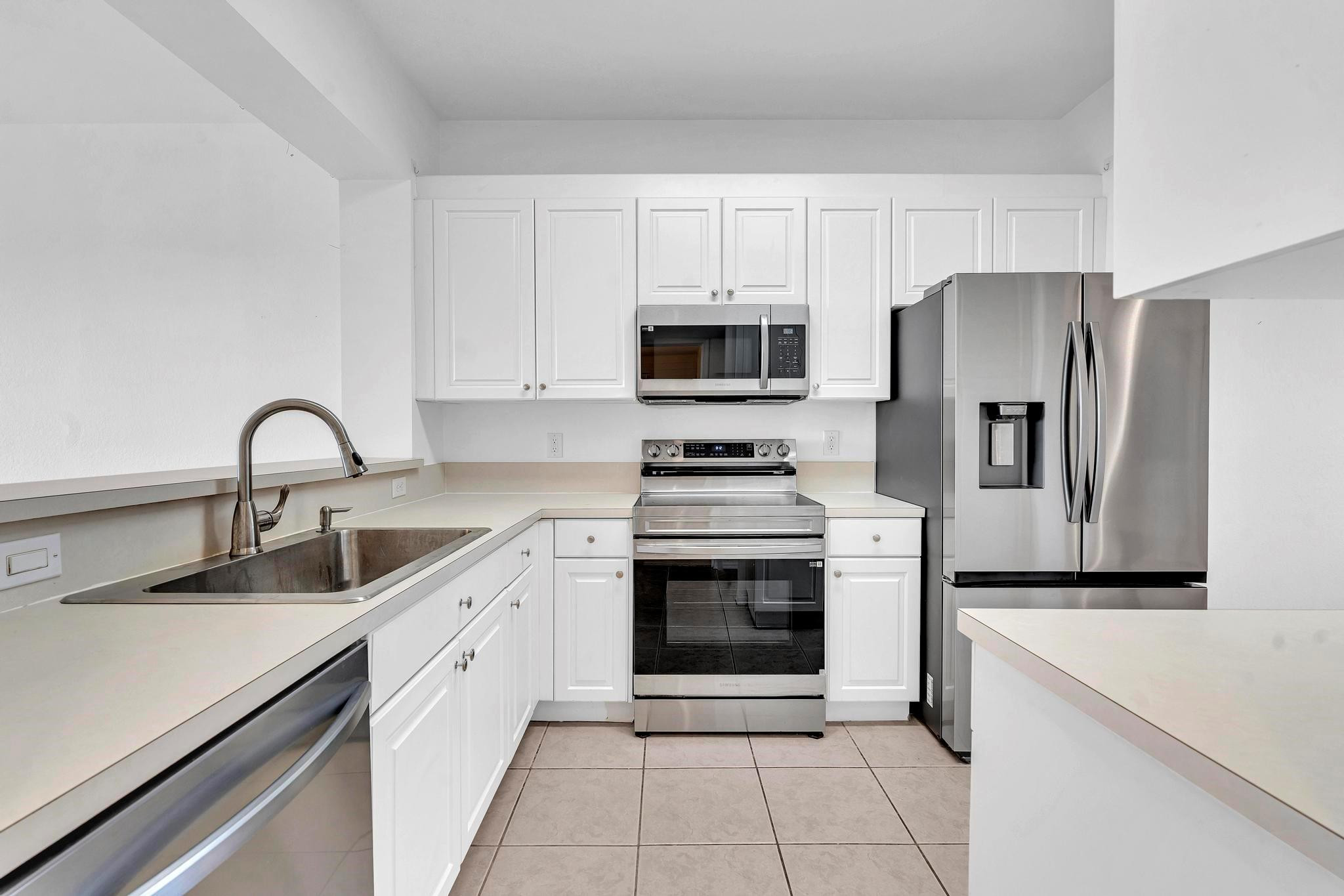 7765 Yardley Drive, Unit 409 Fort Lauderdale, FL 33321 - Photo 4 of 76 Photo 4