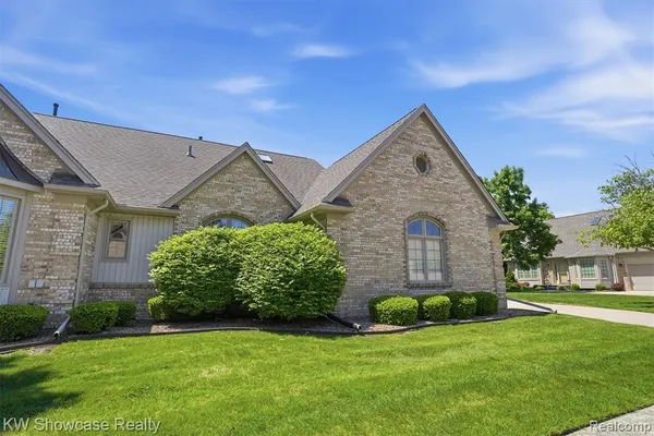 $339,900 | 54519 Cambridge Drive, Utica, MI 48315