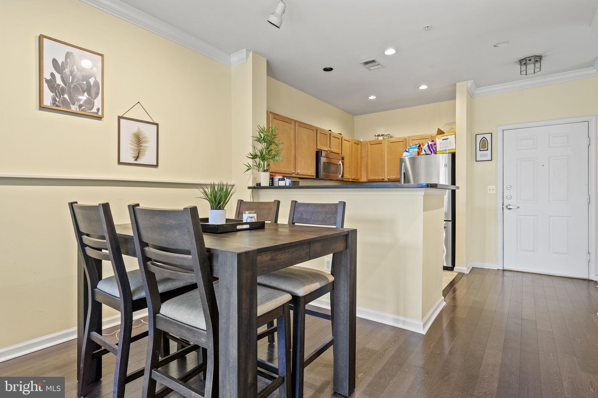 12000 Market Street, Unit 269 Reston, VA 20190 - Photo 8 of 35 Dining Area