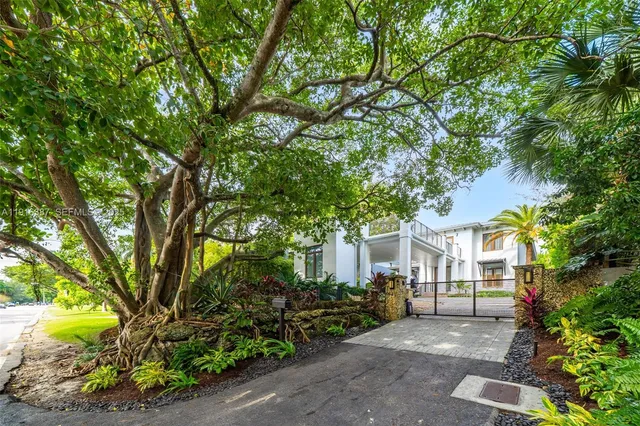 $5,500,000 | 1621 South Bayshore Drive, Miami, FL 33133