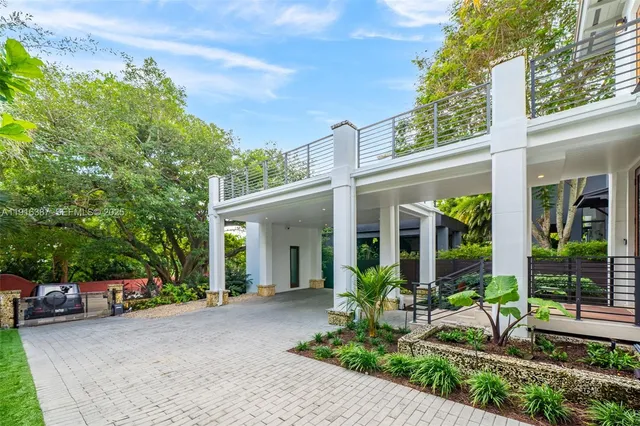$5,500,000 | 1621 South Bayshore Drive, Miami, FL 33133
