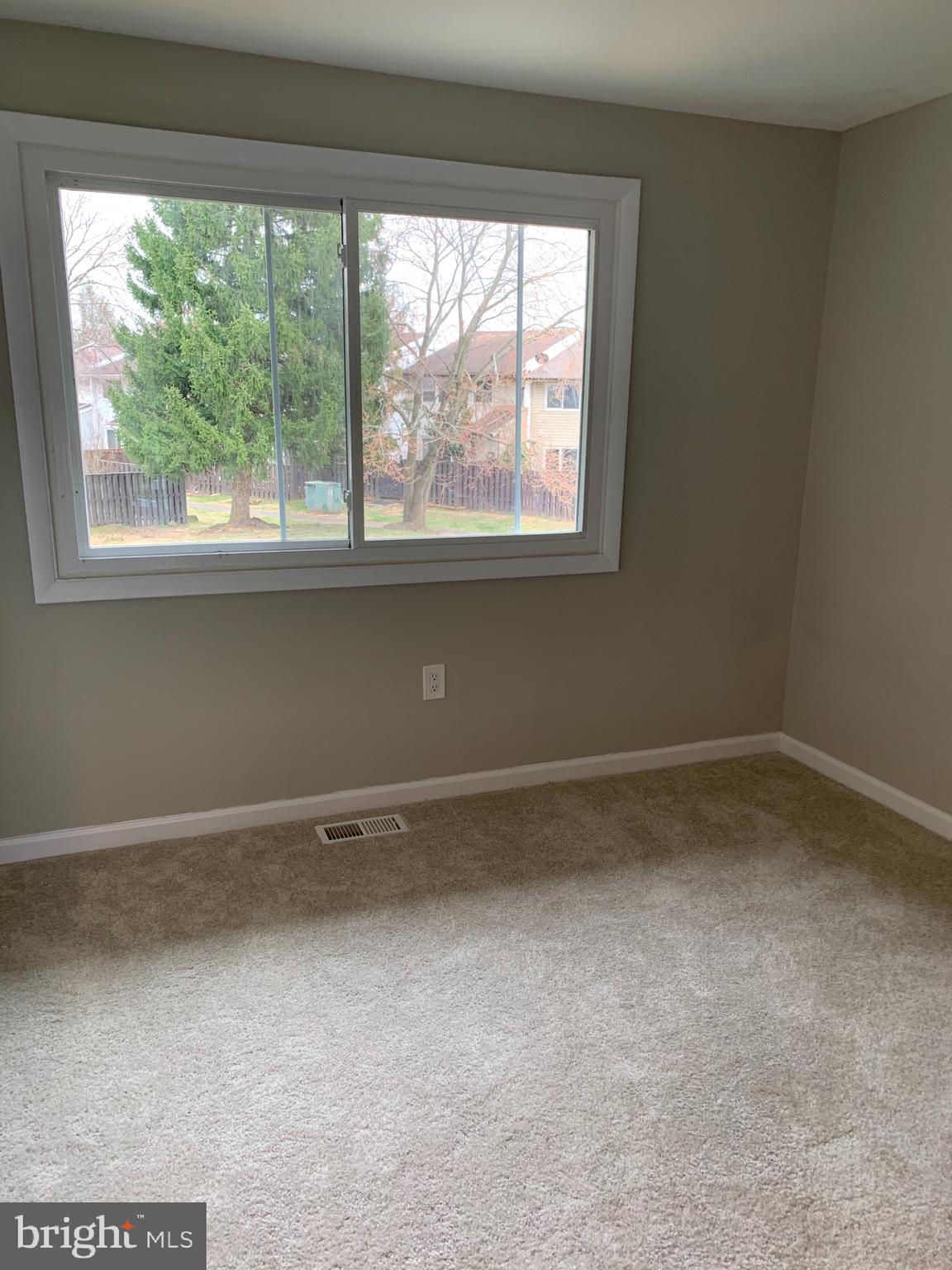 186 North Cottage Road Sterling, VA 20164 - Photo 16 of 17 Gallery Image 16