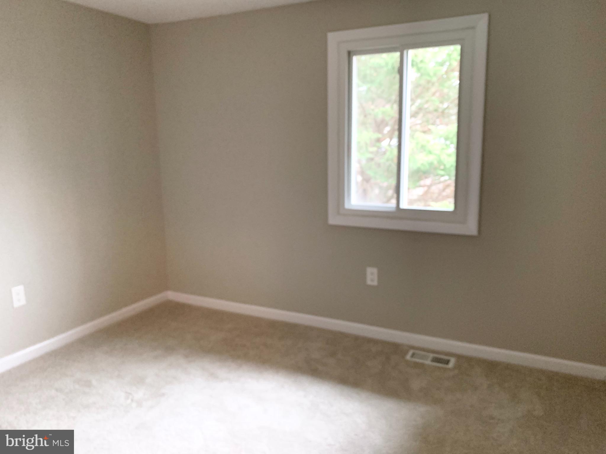 186 North Cottage Road Sterling, VA 20164 - Photo 17 of 17 Gallery Image 17
