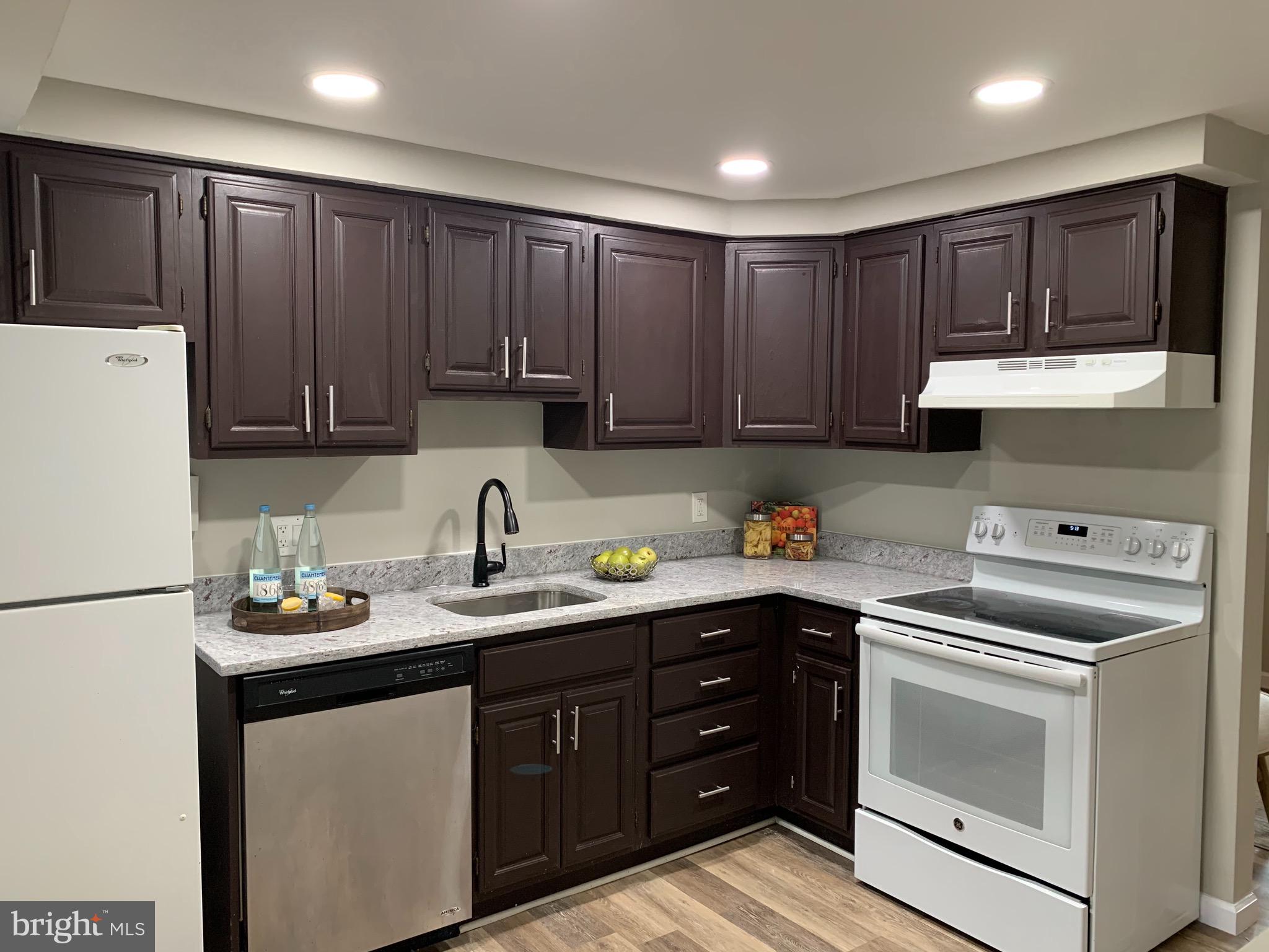 186 North Cottage Road Sterling, VA 20164 - Photo 4 of 17 Gallery Image 4