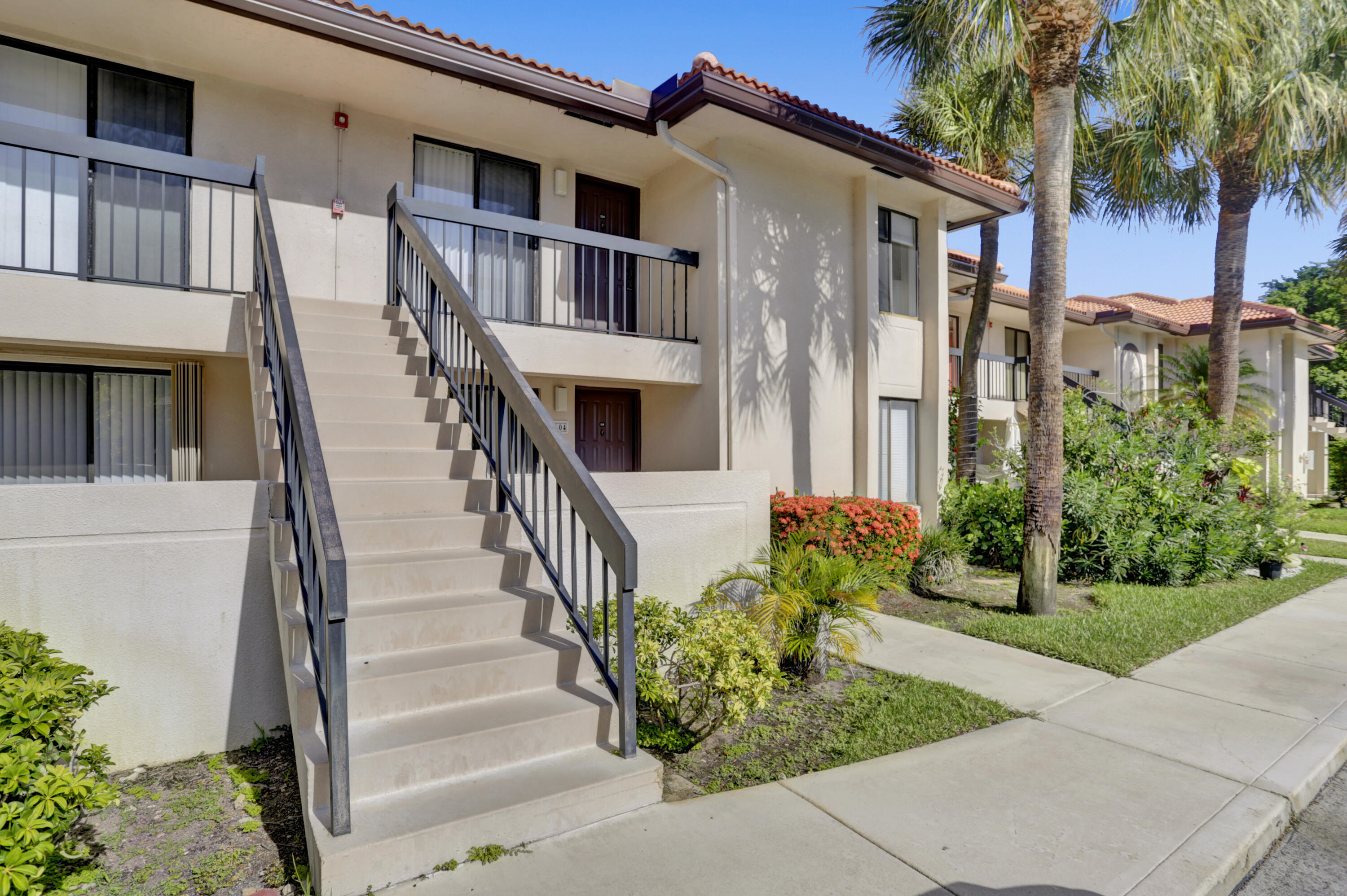 300 East Club Circle, Unit 204 Boca Raton, FL 33487 - Photo 1 of 39 Front
