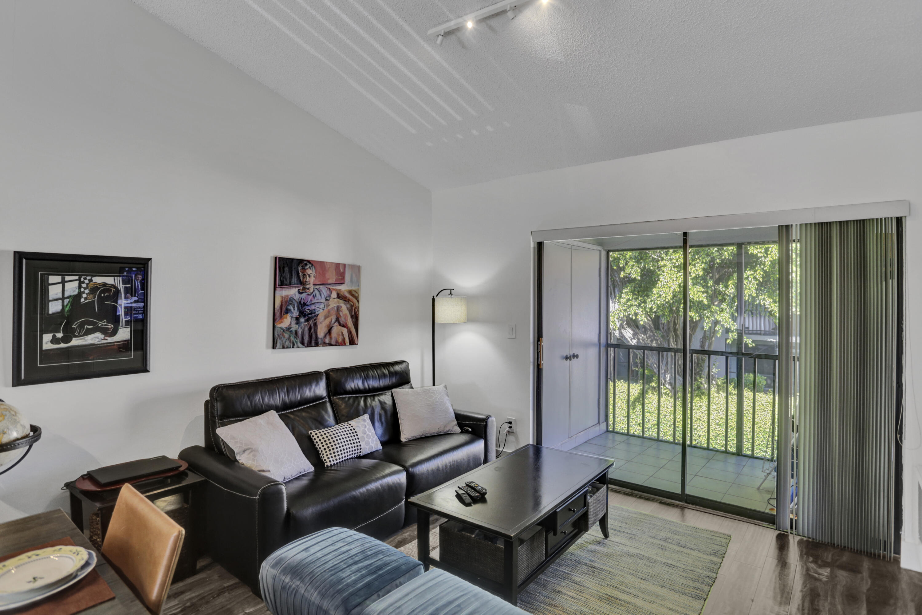 300 East Club Circle, Unit 204 Boca Raton, FL 33487 - Photo 19 of 39 Living Area