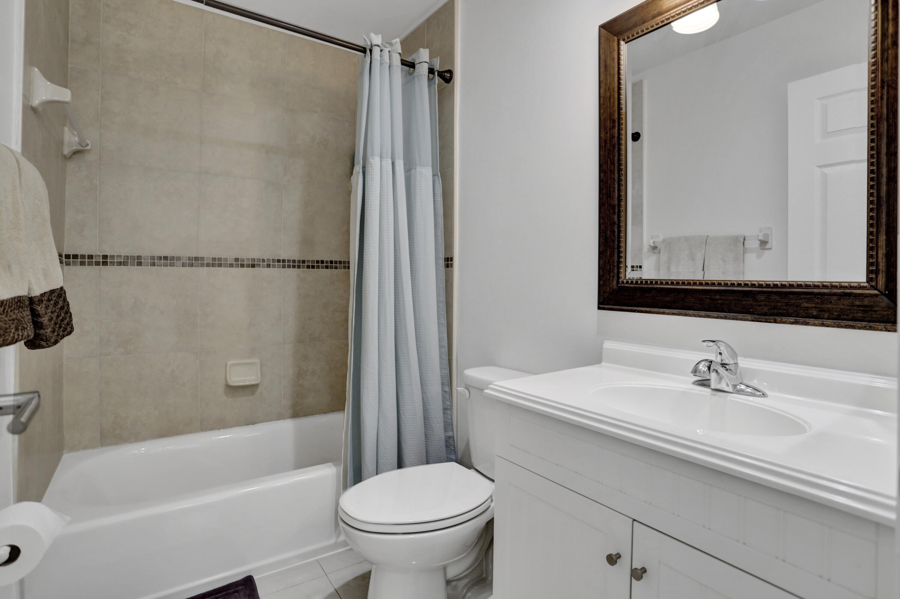 300 East Club Circle, Unit 204 Boca Raton, FL 33487 - Photo 30 of 39 2nd Bathroom