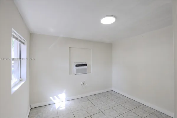 $2,000 | 2250 Northeast 136th Street, North Miami Beach, FL 33181