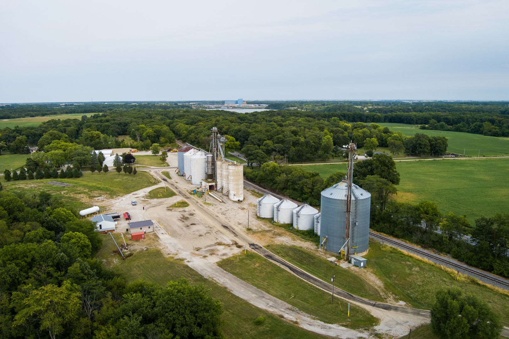 8400 Birkbeck Road Clinton, IL 61727 - Photo 19 of 22 a view of a city