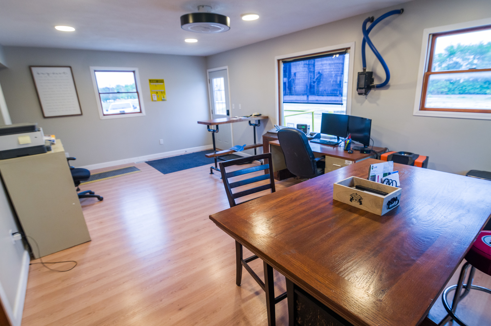 8400 Birkbeck Road Clinton, IL 61727 - Photo 6 of 22 a living room with furniture and a wooden floor