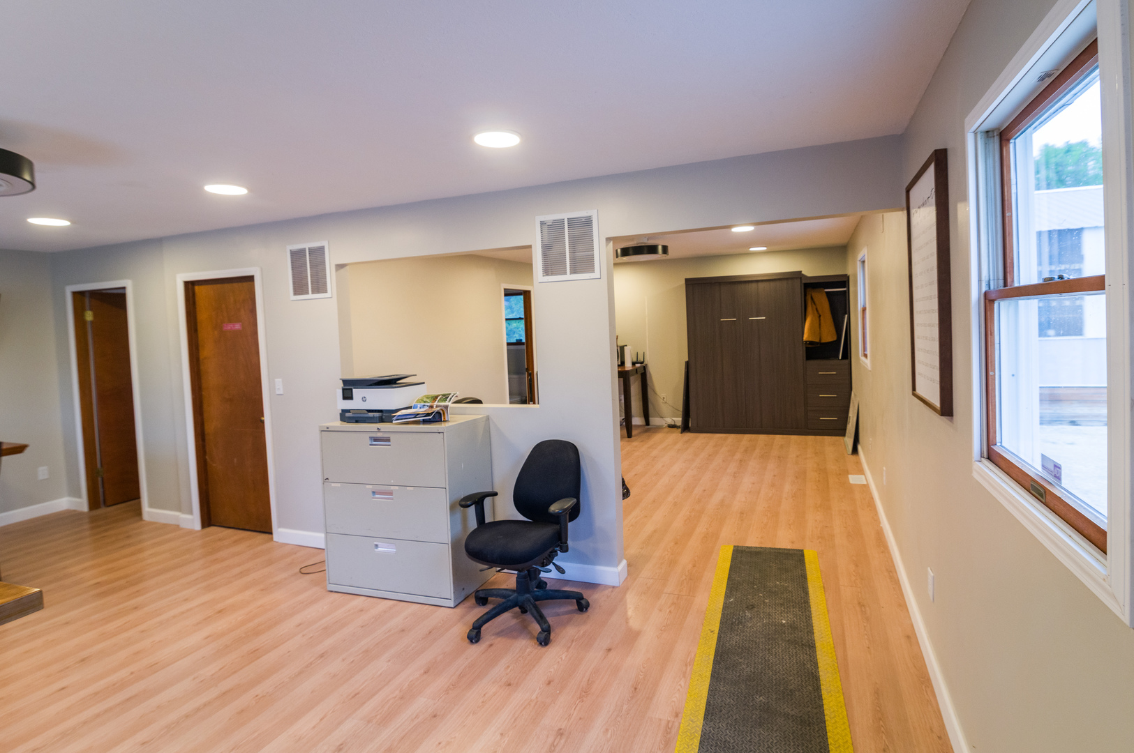 8400 Birkbeck Road Clinton, IL 61727 - Photo 7 of 22 a workspace with wooden floor and furniture