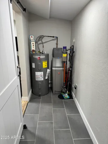 a view of utility room