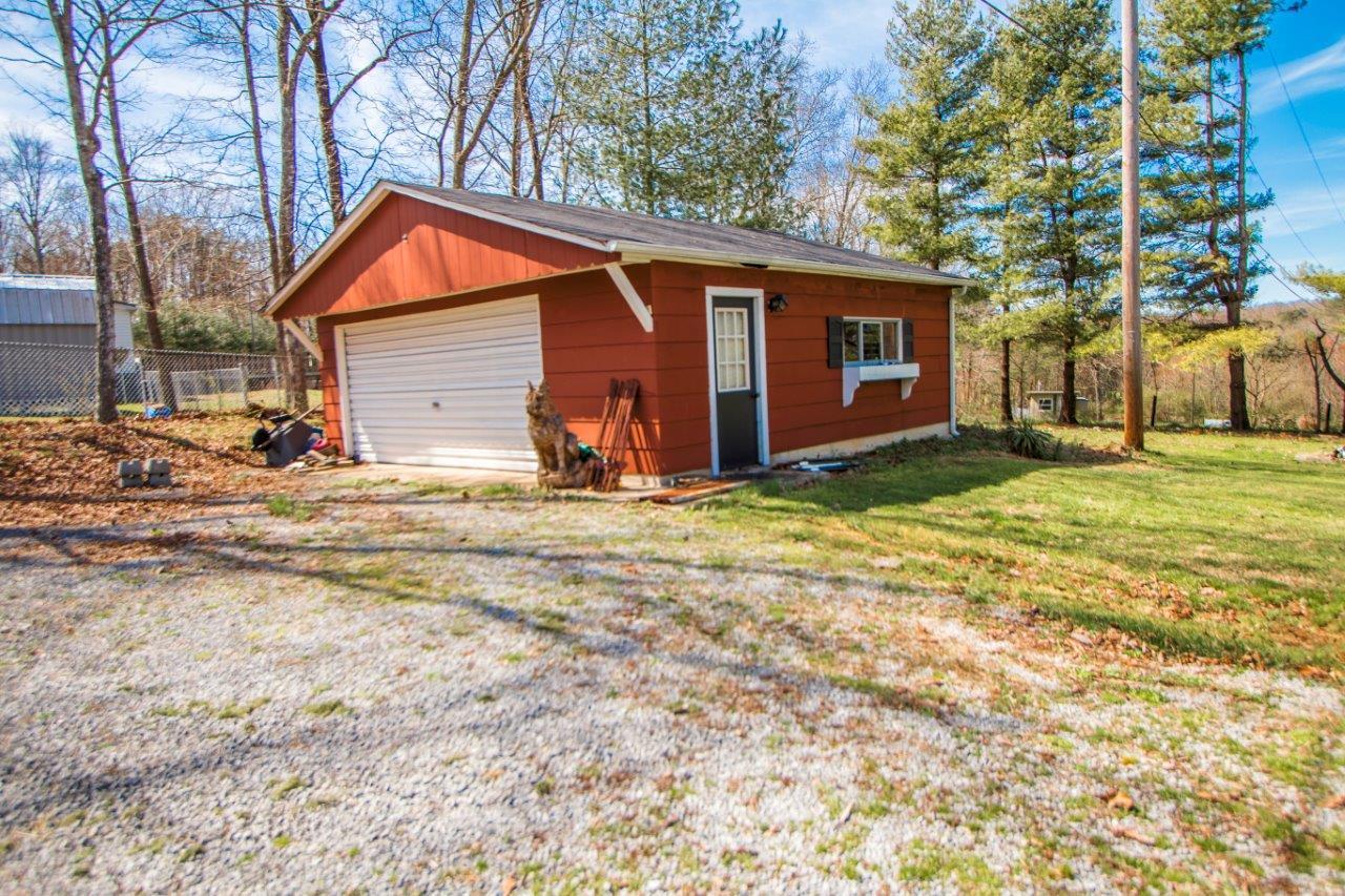 893 Miller Road Signal Mountain, TN 37377 - Photo 15 of 35 untitled-31