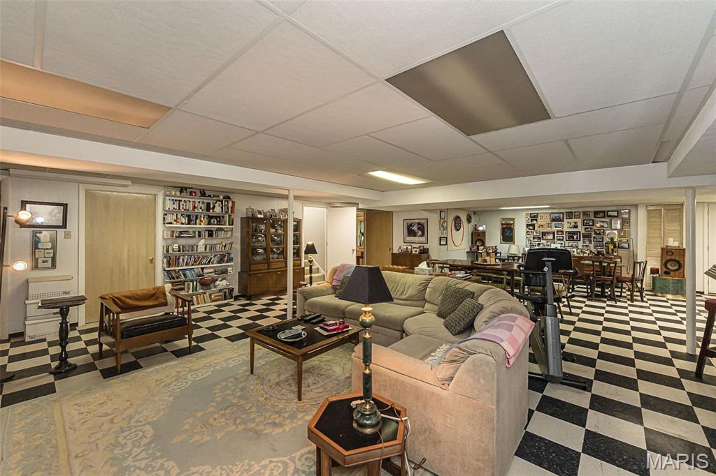 12420 Robyn Road Sunset Hills, MO 63127 - Photo 37 of 55 Gallery Image 37