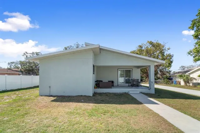 $2,500 | 1650 14th Street South, St. Petersburg, FL 33705