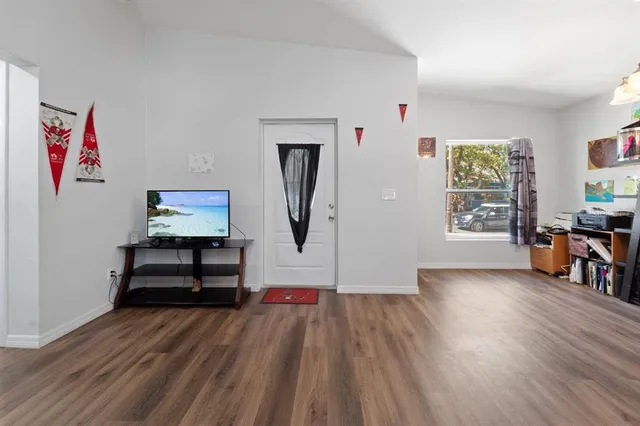 $2,500 | 1650 14th Street South, St. Petersburg, FL 33705