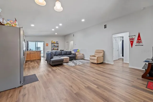 $2,500 | 1650 14th Street South, St. Petersburg, FL 33705