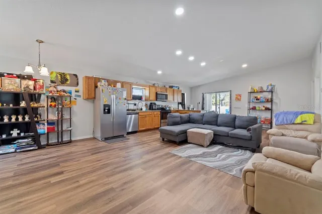 $2,500 | 1650 14th Street South, St. Petersburg, FL 33705