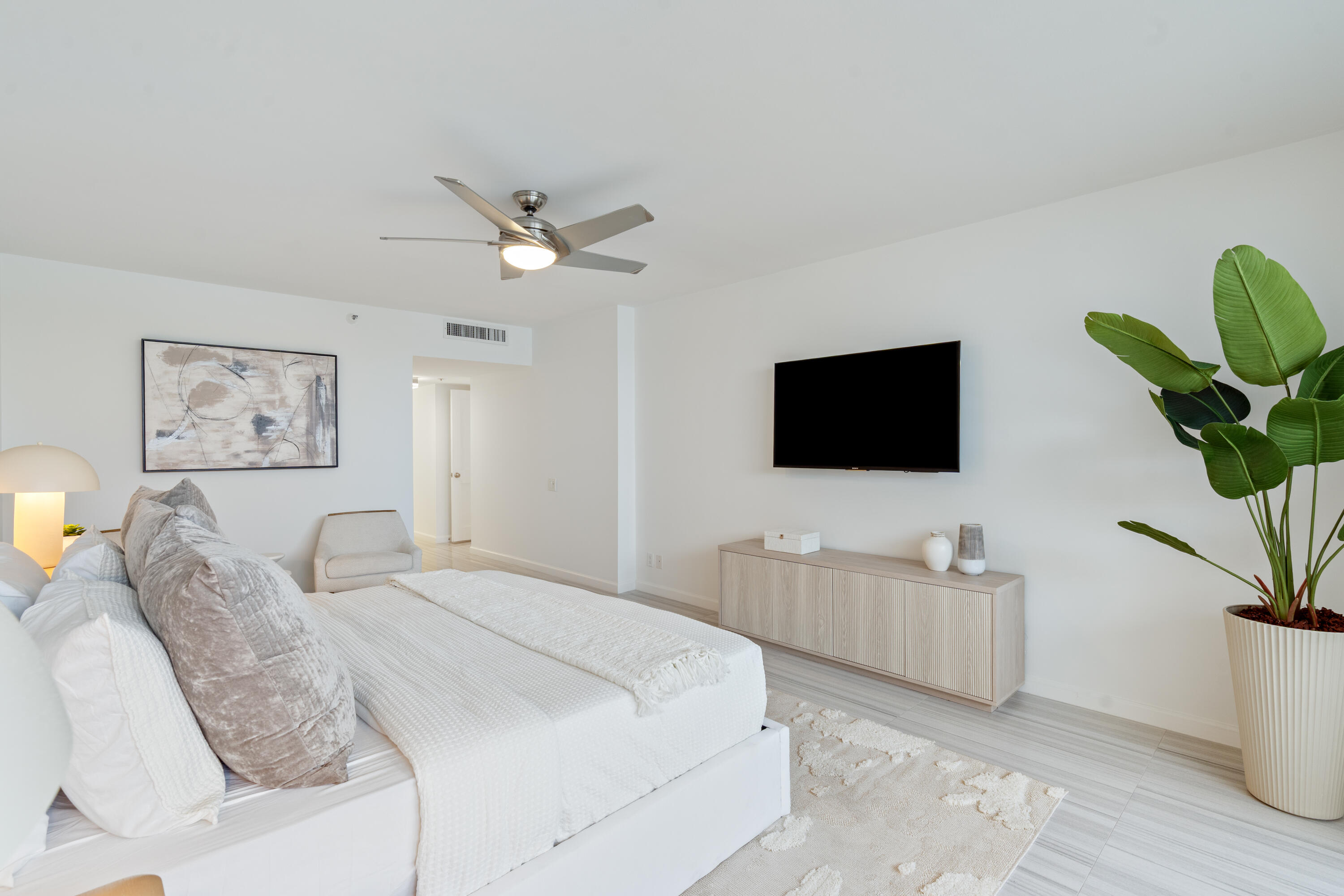 350 South Ocean Boulevard, Unit 1B Boca Raton, FL 33432 - Photo 13 of 26 Primary 3
