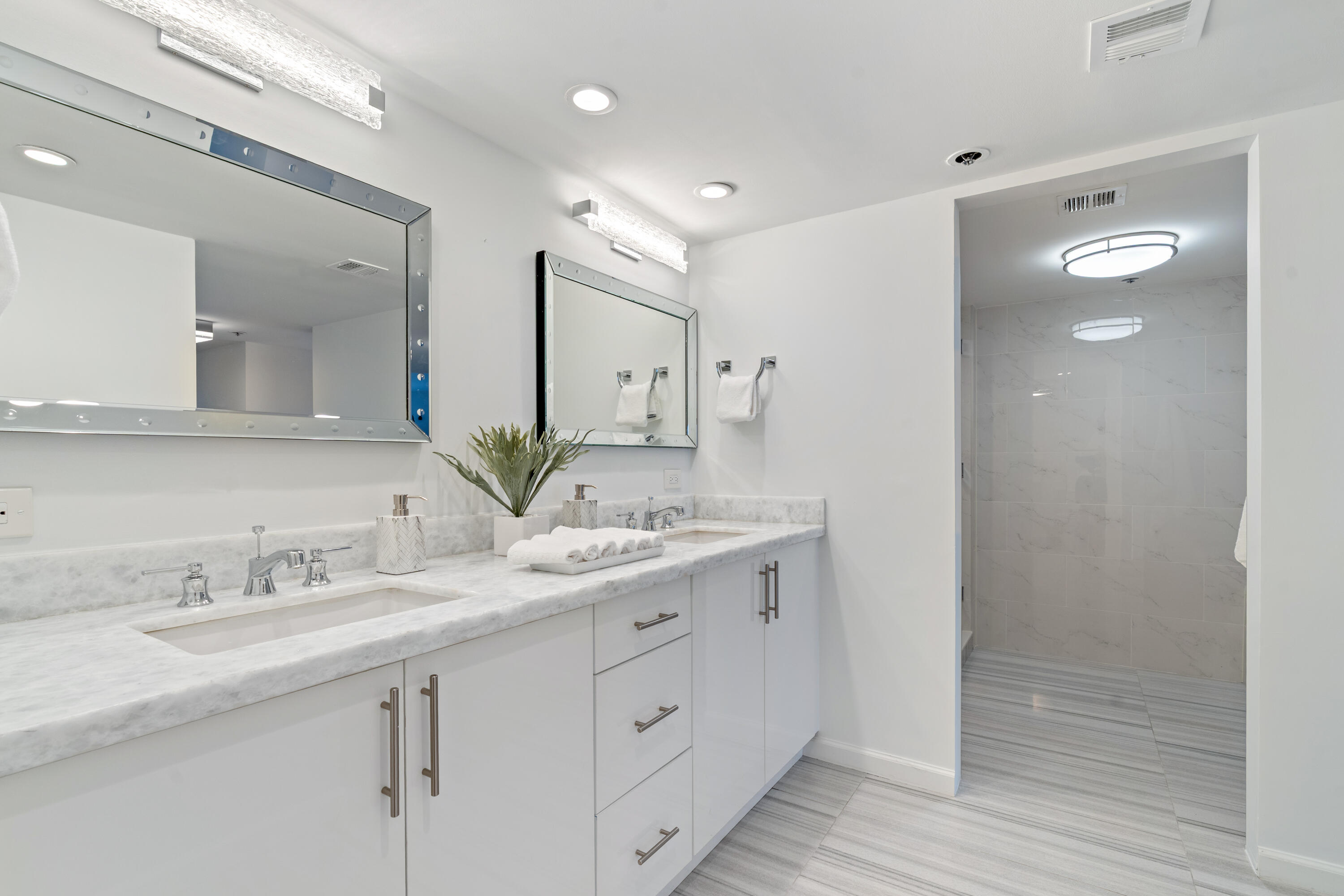 350 South Ocean Boulevard, Unit 1B Boca Raton, FL 33432 - Photo 14 of 26 Primary Bath