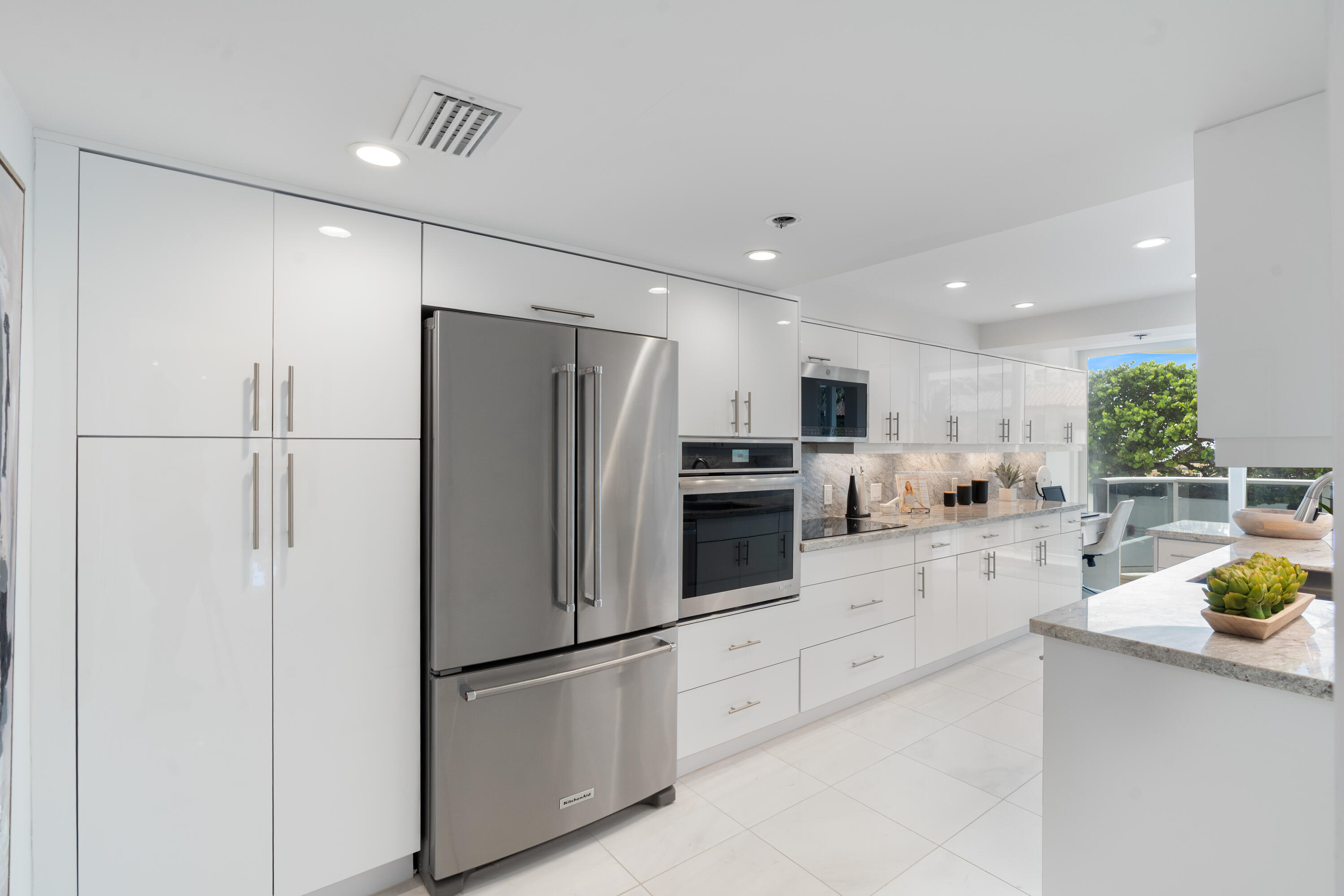 350 South Ocean Boulevard, Unit 1B Boca Raton, FL 33432 - Photo 19 of 26 Kitchen 1