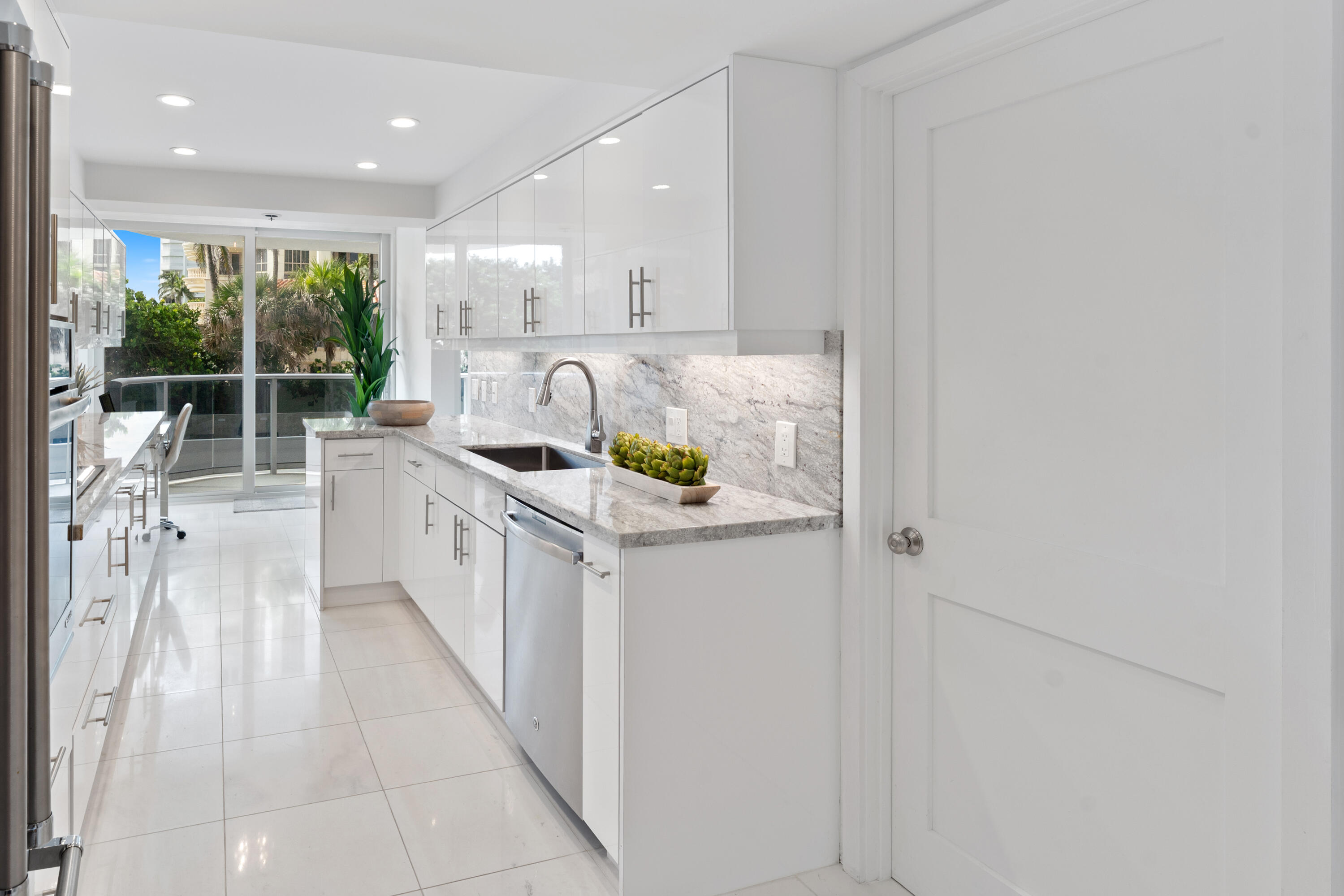350 South Ocean Boulevard, Unit 1B Boca Raton, FL 33432 - Photo 20 of 26 Kitchen 3