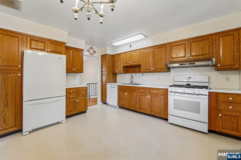 41-57 Rys Terrace Fair Lawn, NJ 07410 - Photo 13 of 32