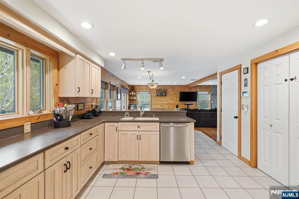 127 Jacobs Road Newfoundland, NJ 07435 - Photo 14 of 50