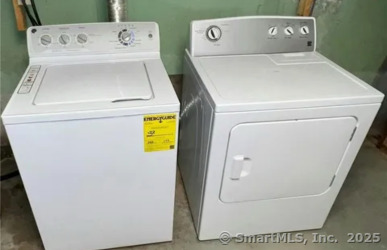 958 Dunbar Hill Road Hamden, CT 06514 - Photo 20 of 22 a utility room with dryer and washer