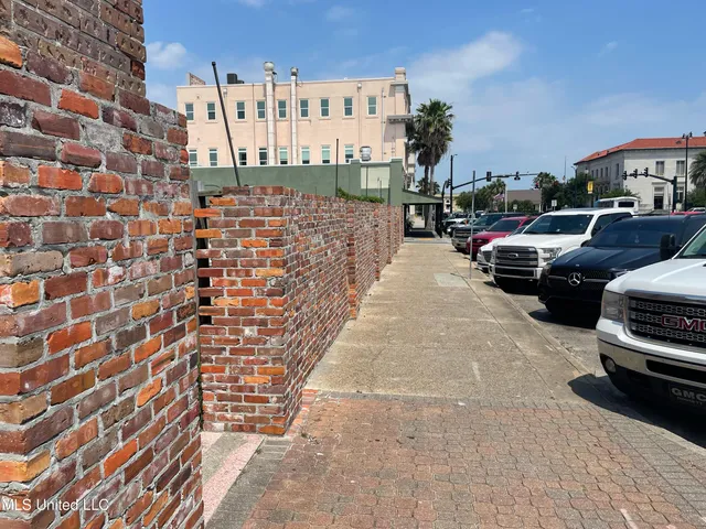 $305,000 | 1300 26th Avenue, Gulfport, MS 39501