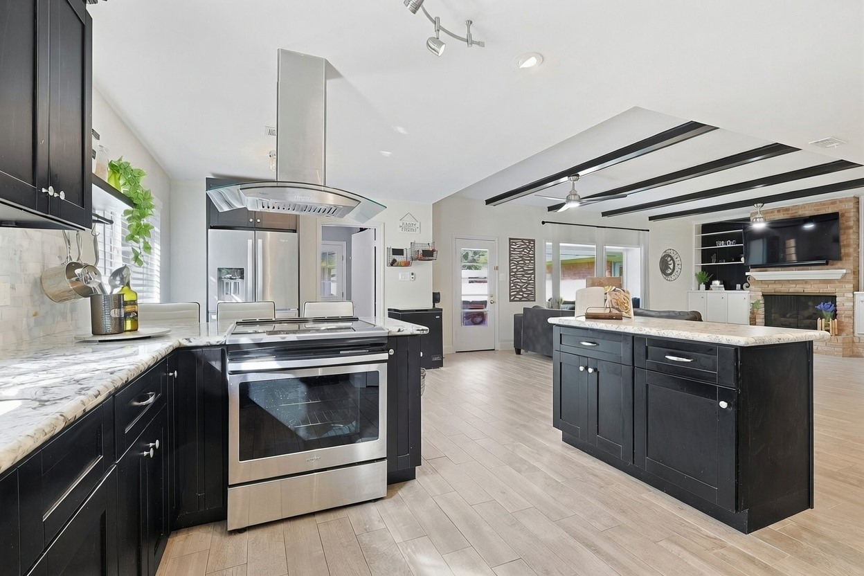 5218 Imogene Street Houston, TX 77096 - Photo 13 of 32