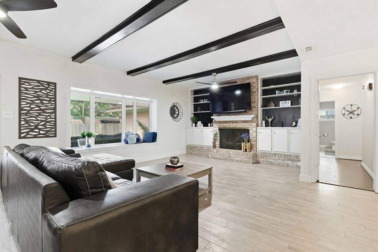 5218 Imogene Street Houston, TX 77096 - Photo 3 of 32