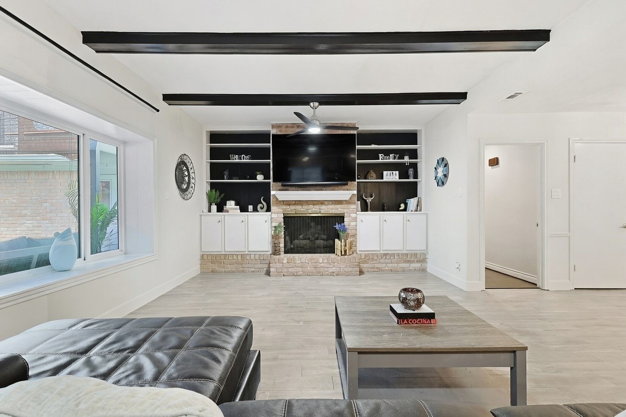 5218 Imogene Street Houston, TX 77096 - Photo 4 of 32