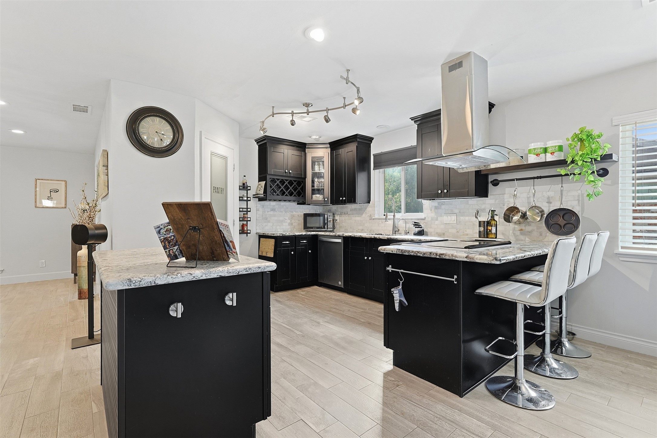 5218 Imogene Street Houston, TX 77096 - Photo 10 of 32