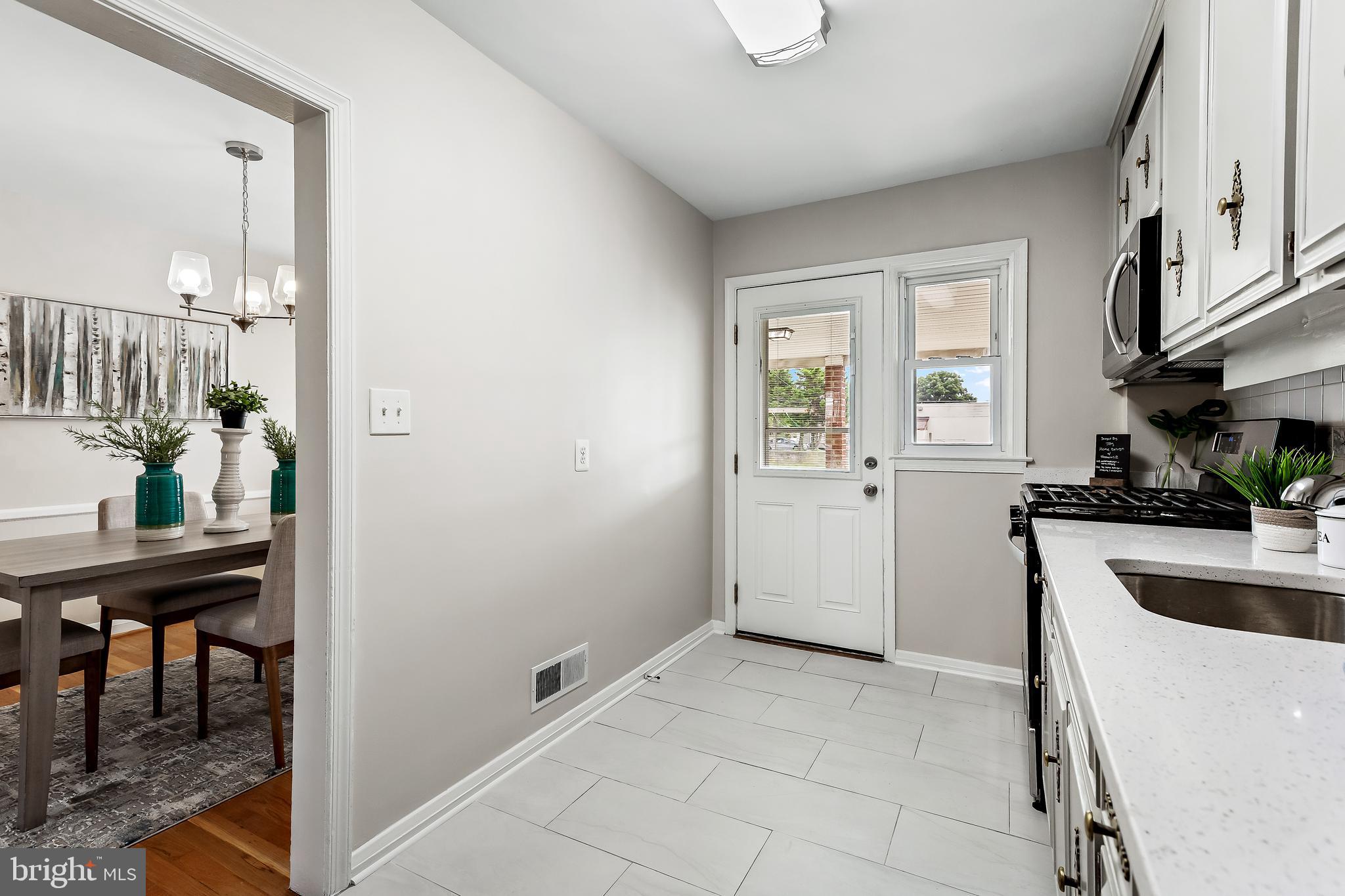 7259 Stratton Way Baltimore, MD 21224 - Photo 12 of 29 Kitchen door leads to the covered back patio and y