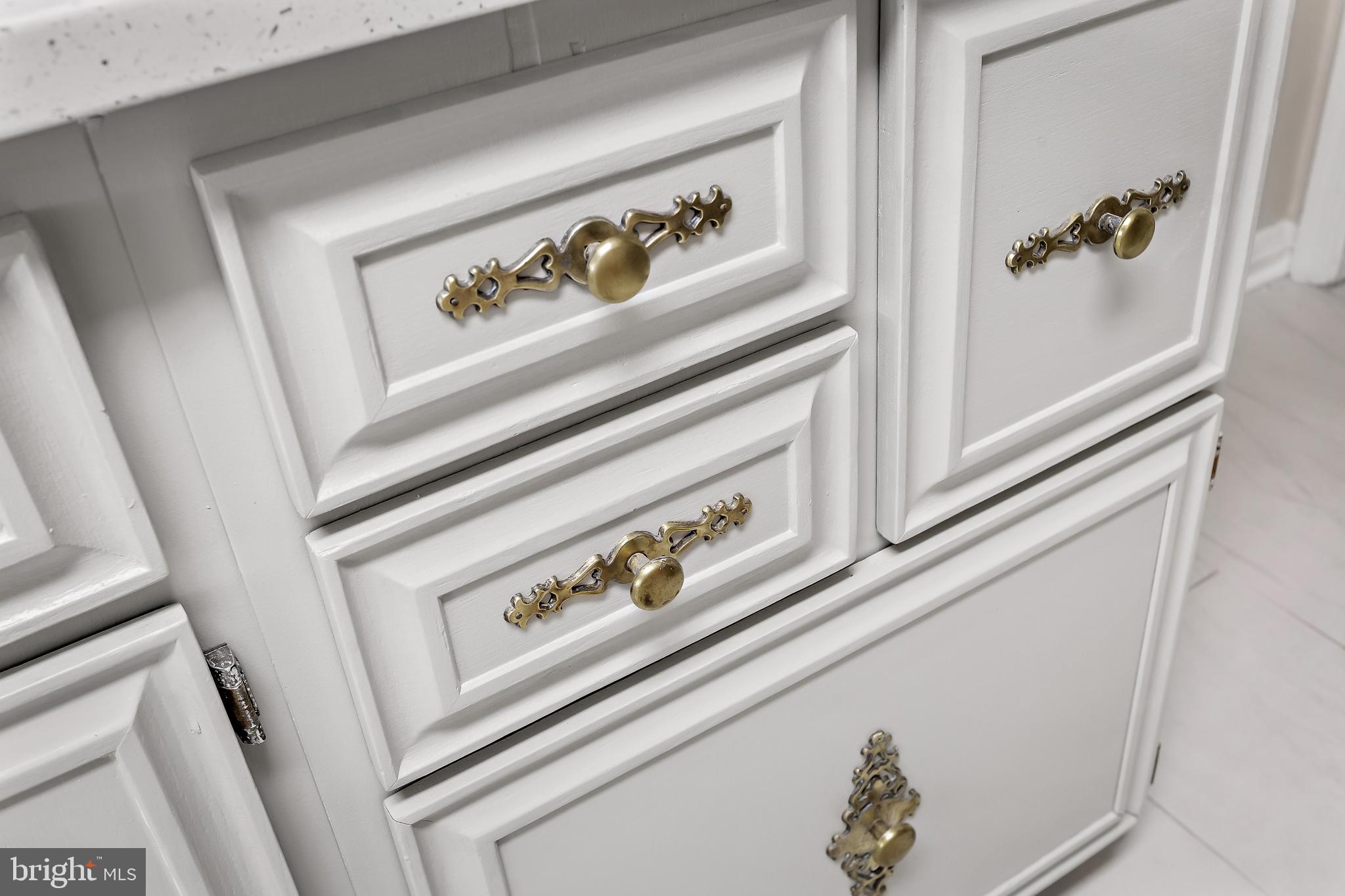 7259 Stratton Way Baltimore, MD 21224 - Photo 10 of 29 Check out the gorgeous cabinet hardware!