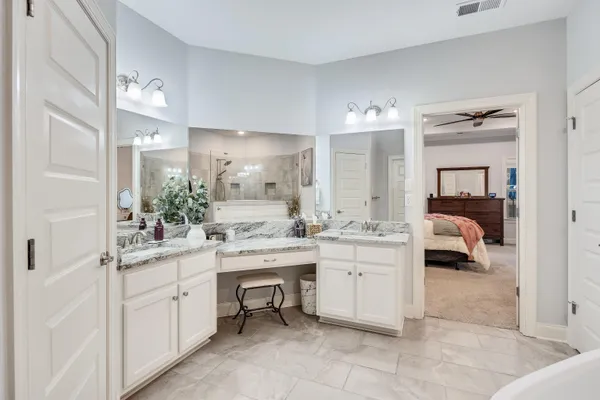 a en suite bathroom with a double vanity sink and mirror