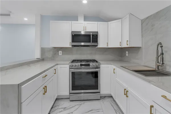 $1,750 | 458 High Street, Unit 3L, Central Falls, RI 02863